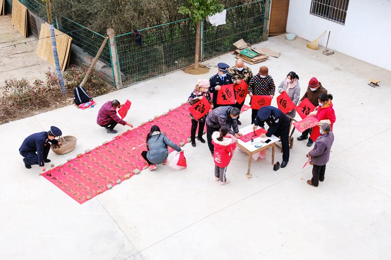 写春联 送祝福（组图）