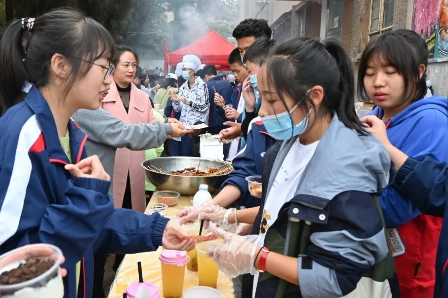 举青春韵味 扬健康风帆——云南农大附中举行第十届体育美食节