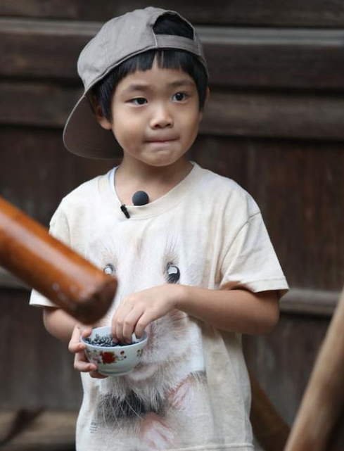 曹格12歲兒子長大啦！ 逆襲成帥氣鮮肉，梳爸爸同款油頭顯成熟