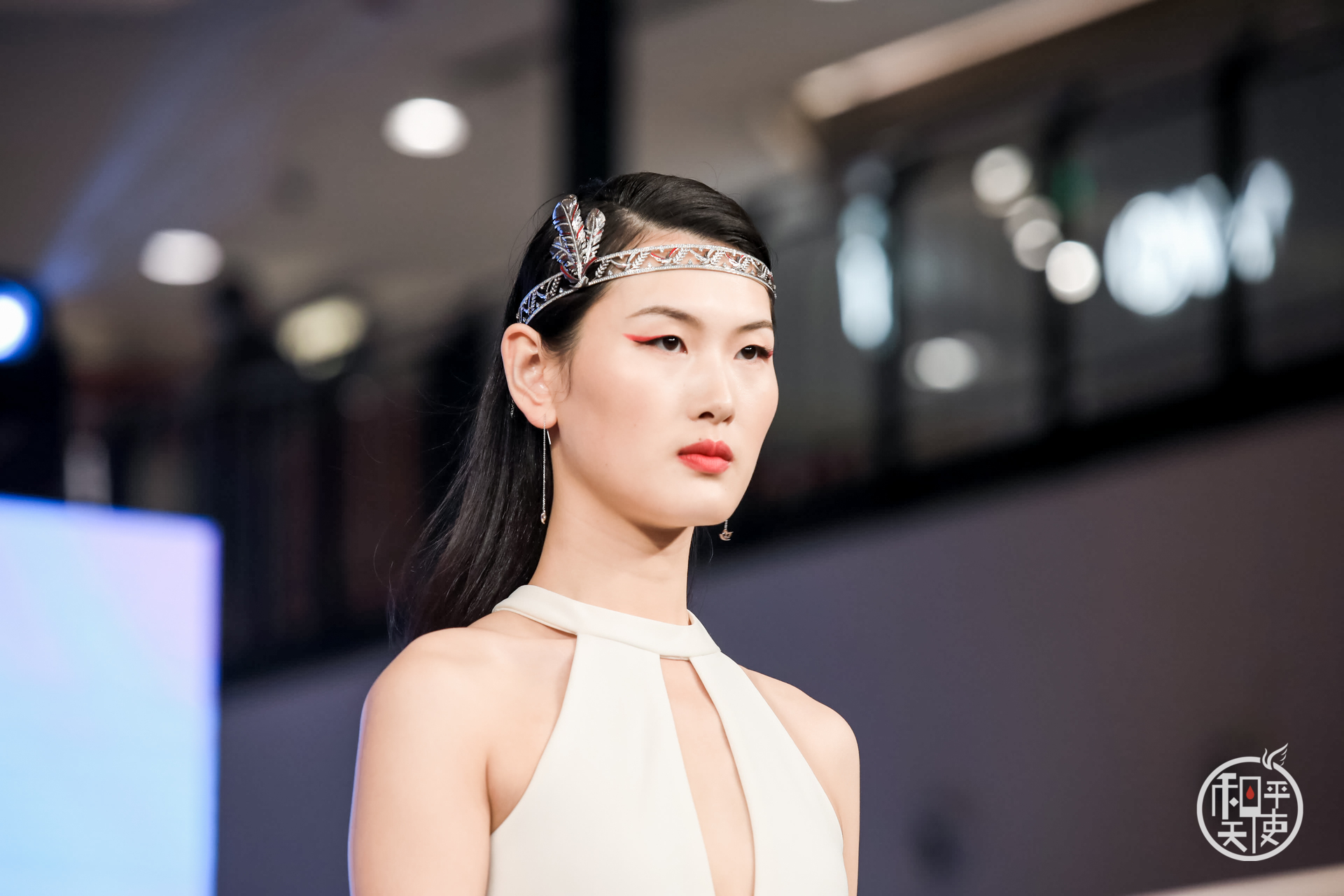 周大福和平天使新品大放异彩，王凯亲临概念艺术展助阵