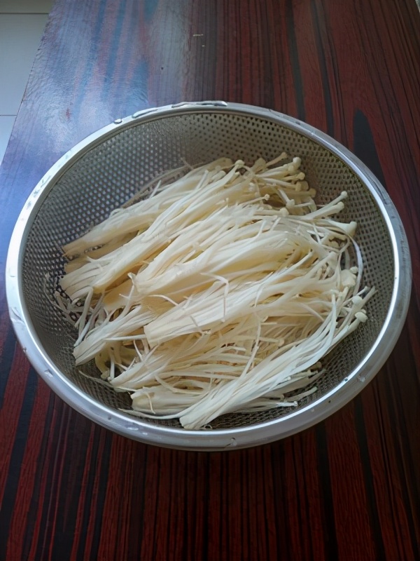 水煮鱼片~麻辣鲜香.特别Q弹，步骤详细，在家也能做出饭店味道