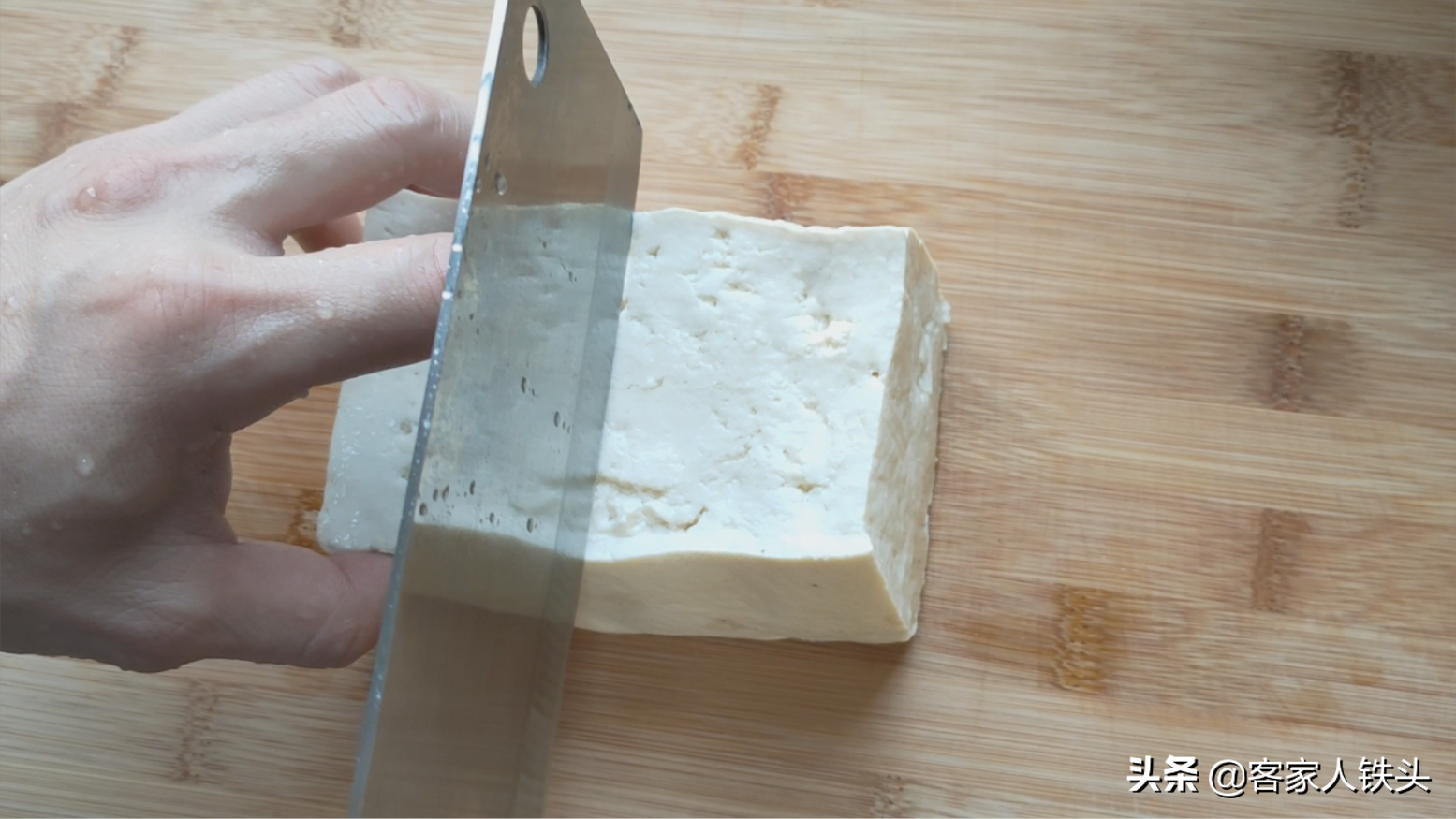 豆腐不要红烧了，加1把香菇这样做，好吃又下饭，大人小孩抢着吃