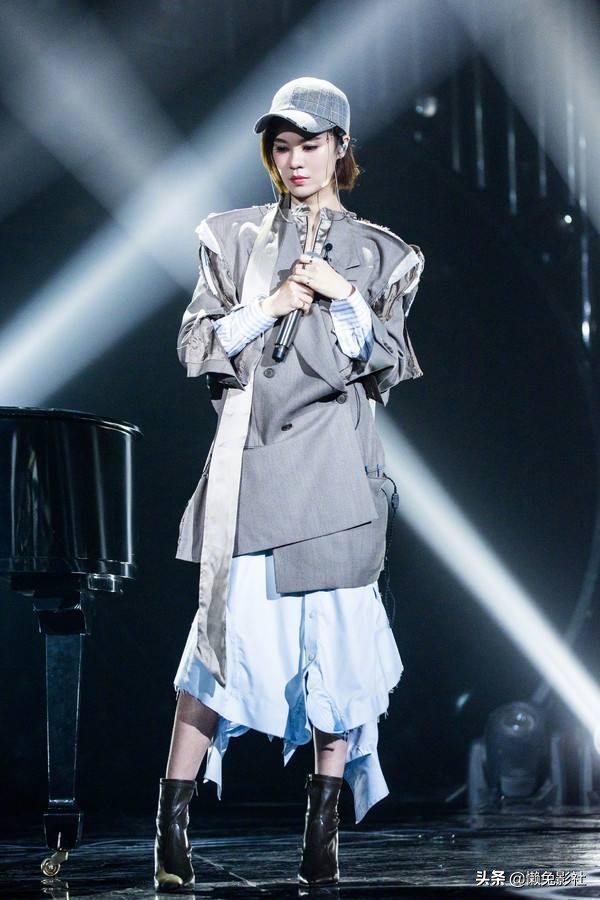 歌迷留言催郁可唯起床练舞，被郁可唯翻盘回复