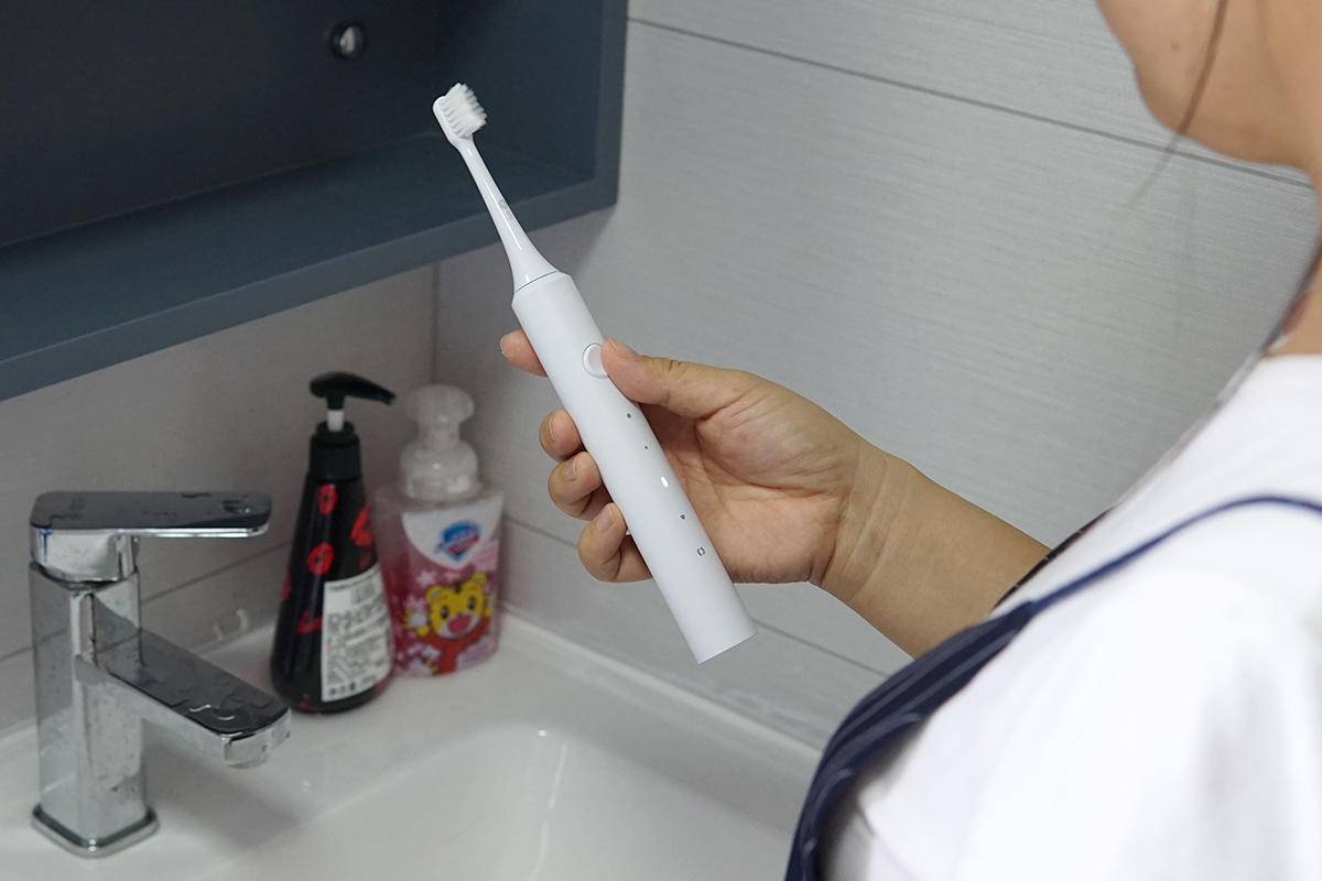 让牙齿“自动”变干净，infly声波电动牙刷究竟如何？