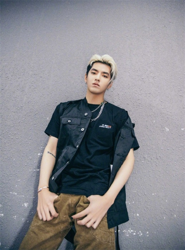 《人民日报》旗下媒体批评吴亦凡：无艺无德的偶像，不适合再露面