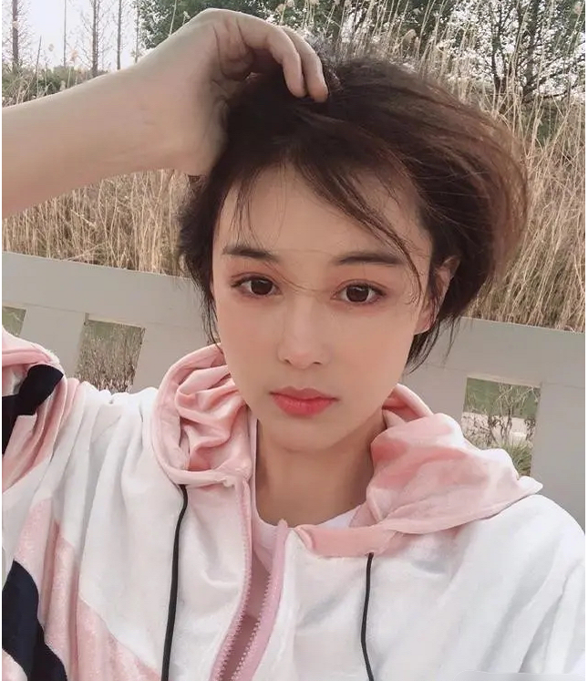看看以前的张馨予，再看看现在的张馨予，娱乐圈，我们都不懂