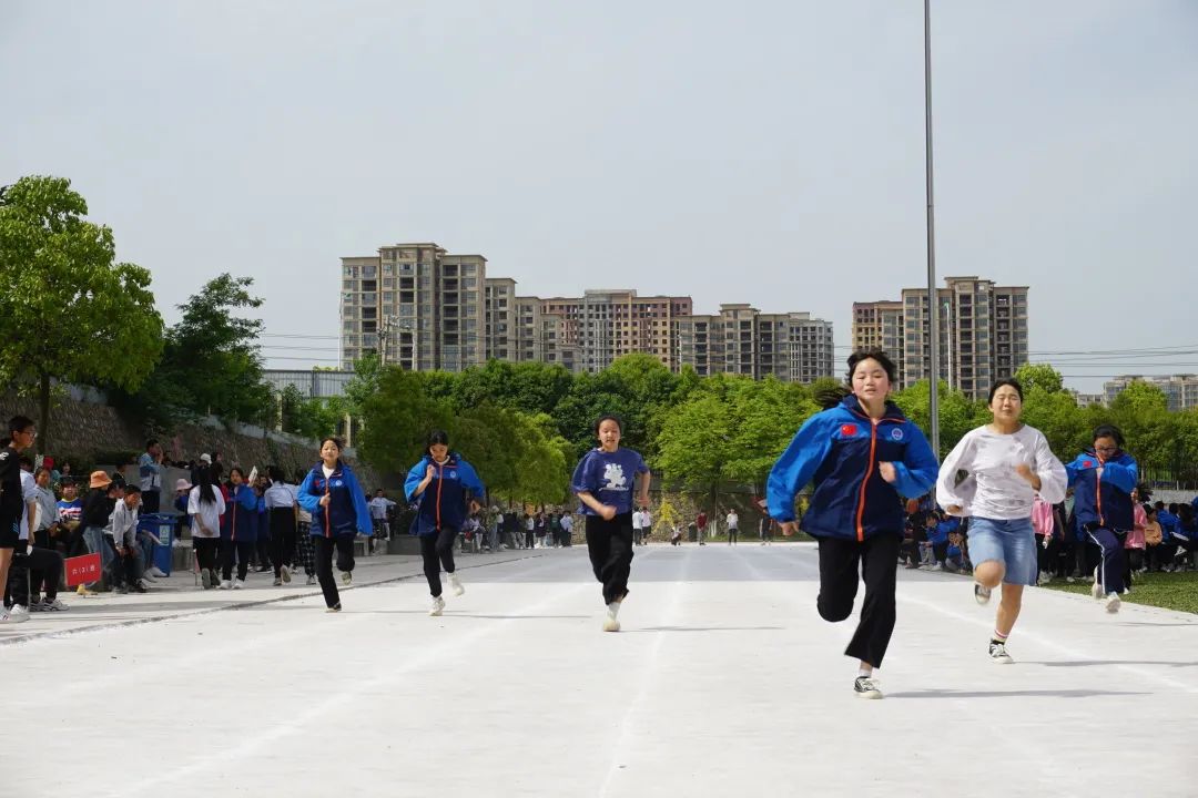 信阳高新区实验中学怎么样?田径运动会(图78)