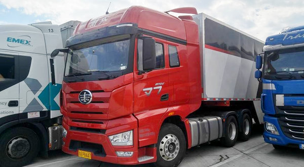 这8种颜色解放J7牵引车，哪一款才是你的最爱？