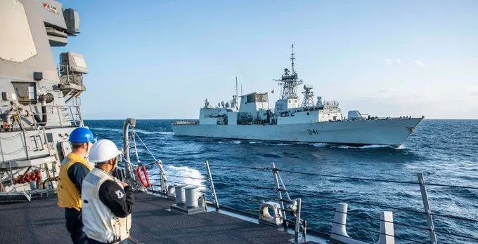 加拿大舰在东海被追逐，油料耗尽美补给舰出现