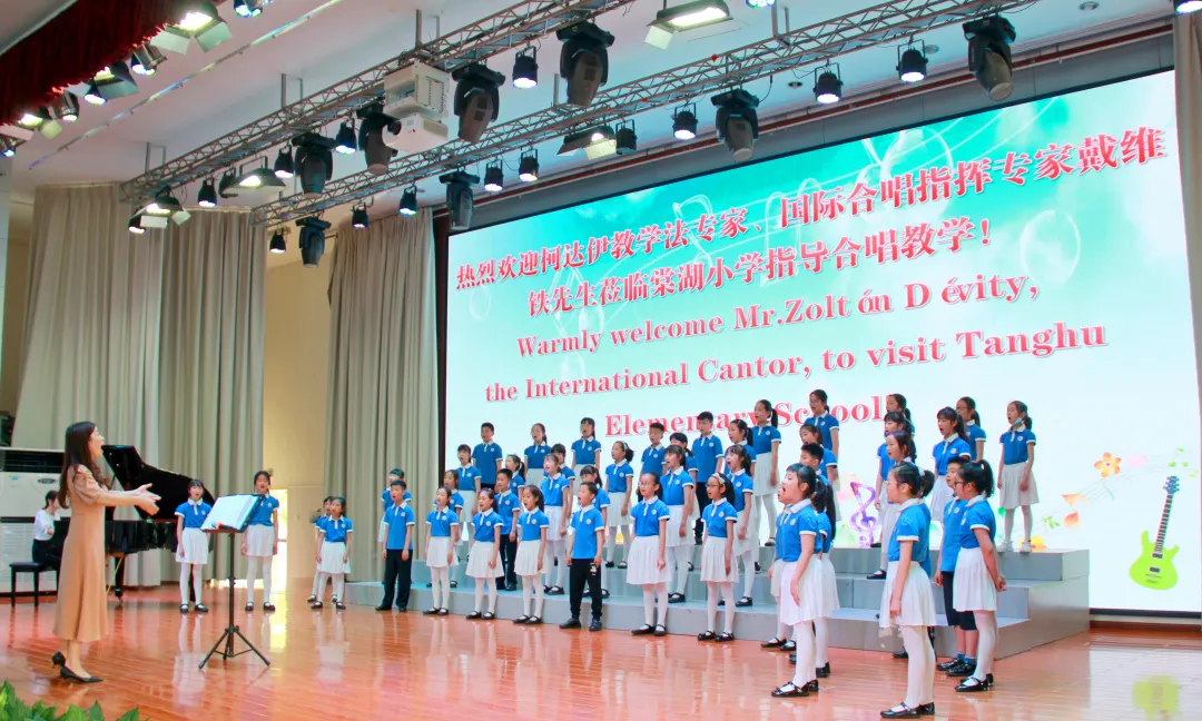 新苗合唱依托国际平台秀魅力丨国际合唱大师莅临双流棠湖小学指导