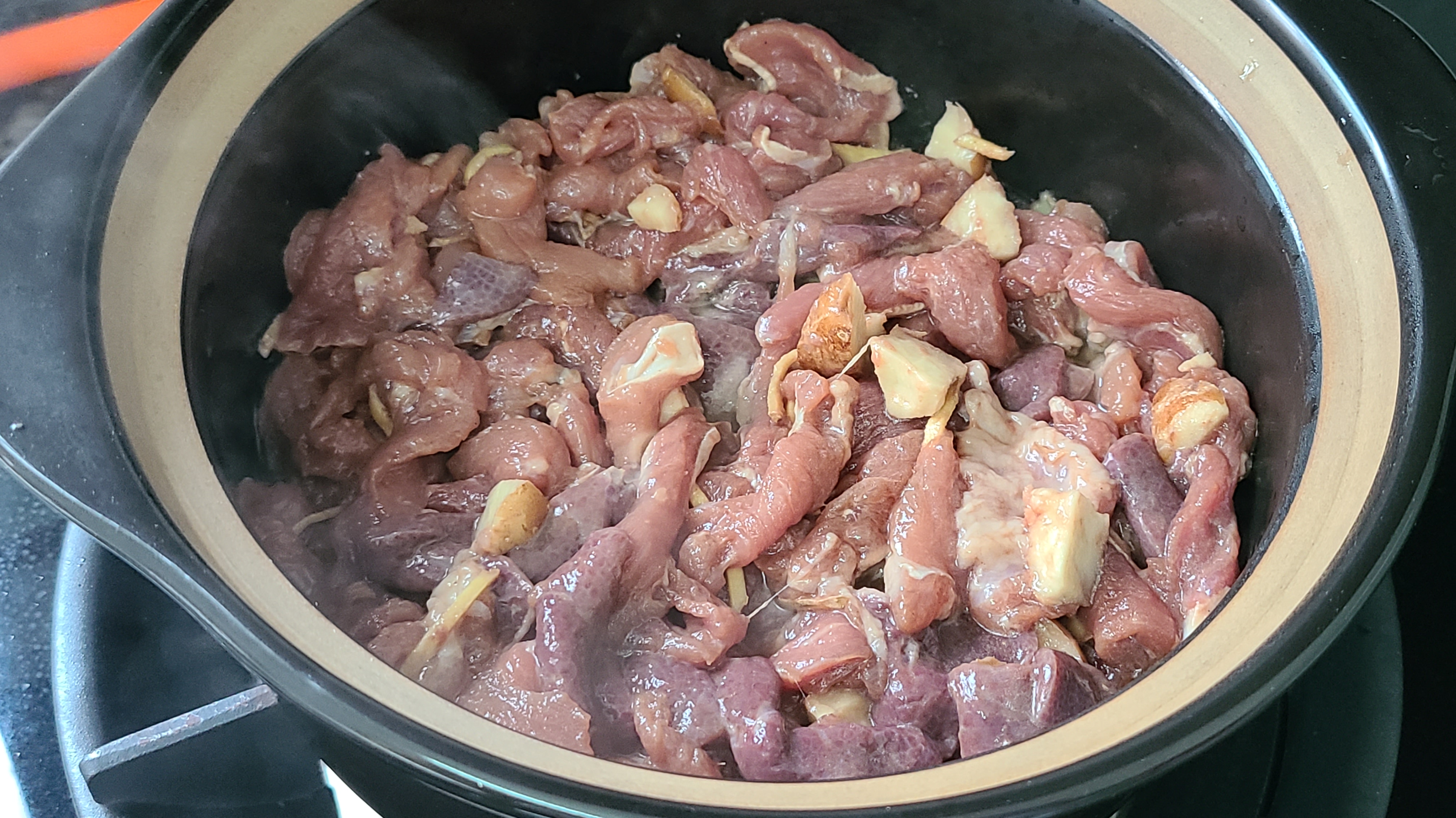 爱吃猪肉别直接炒，教你一个香喷喷的广东做法，简单美味又营养