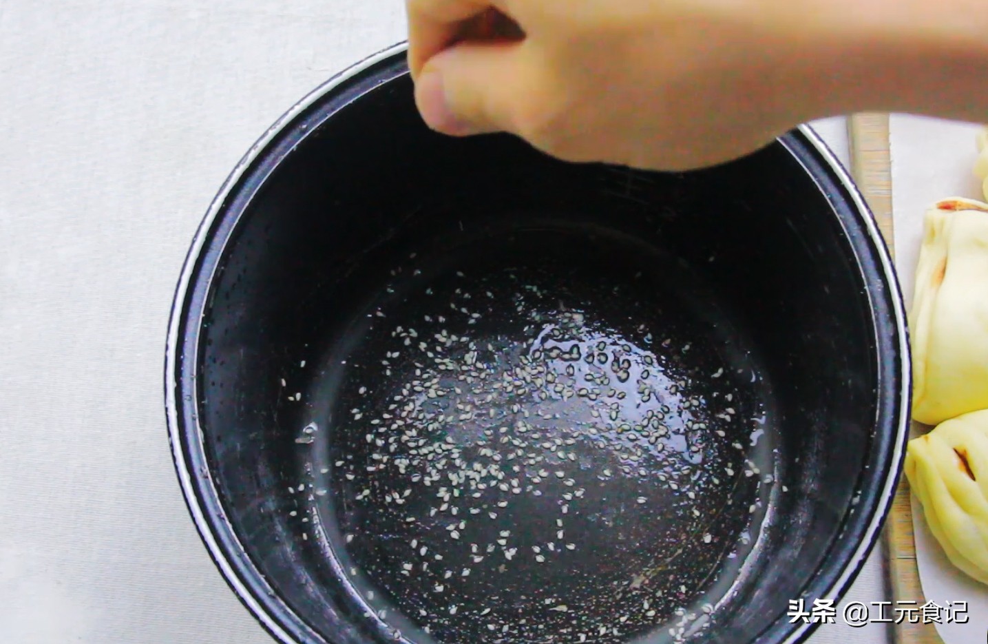 孩子最爱酸奶豆沙面包，不蒸不烤电饭煲一按，松软香甜比买的好吃