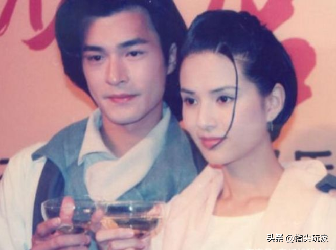 ​一个未娶，一个未嫁！时隔25年再同框，“小龙女杨过”依旧般配