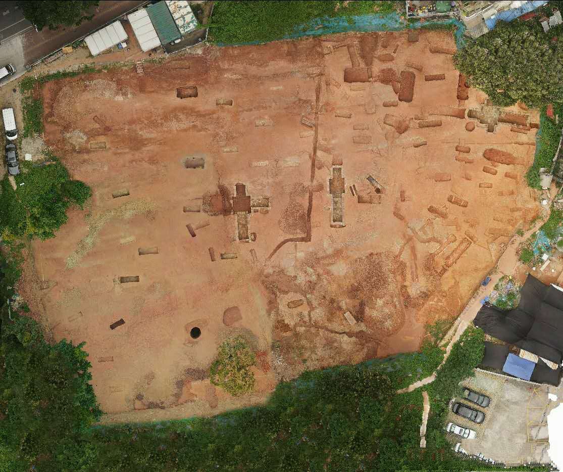 广州一中学发现125座古墓学校建在墓地上学生惊不惊喜