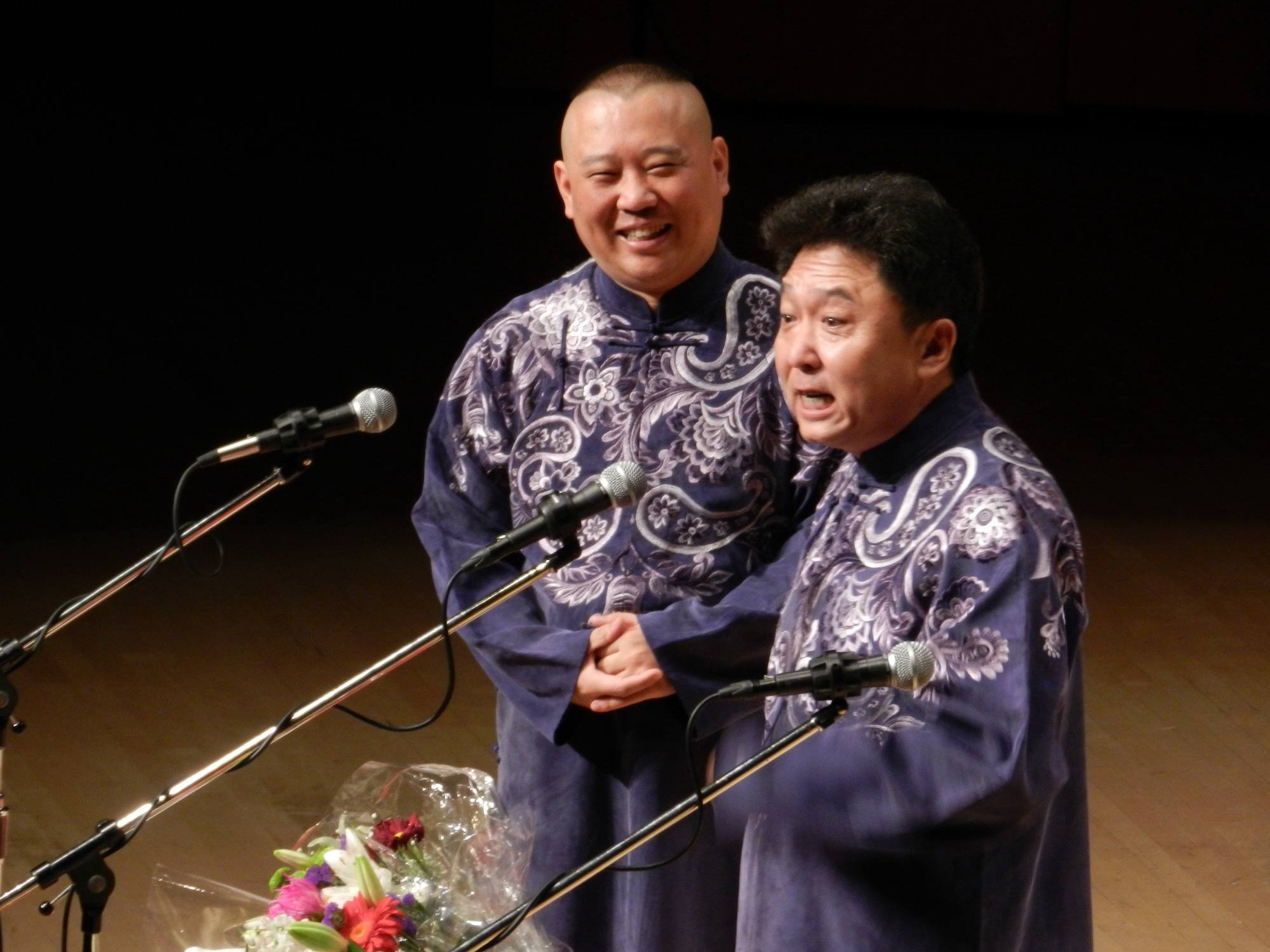 从吃不饱饭到养活400人，郭德纲于谦携手20年，相约往后余生