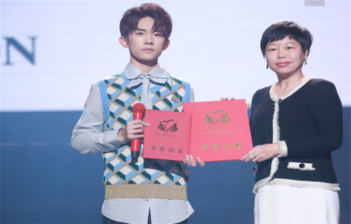 肖战没火之前就开始做公益，月薪3000捐款1万七，