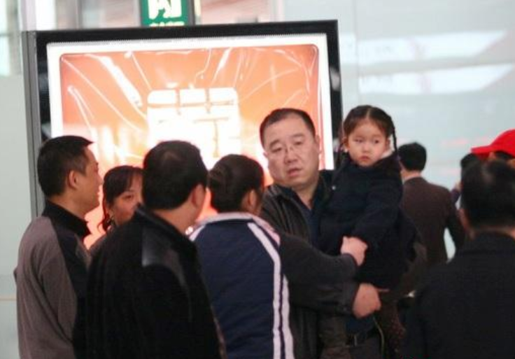 英达老婆梁欢照片 51岁梁欢身材发福走样，远不如大7岁宋丹丹气质佳