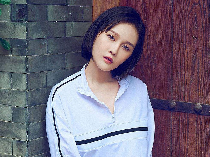 赵本山女儿在线炫富！一天花63万奢侈品堆满桌，