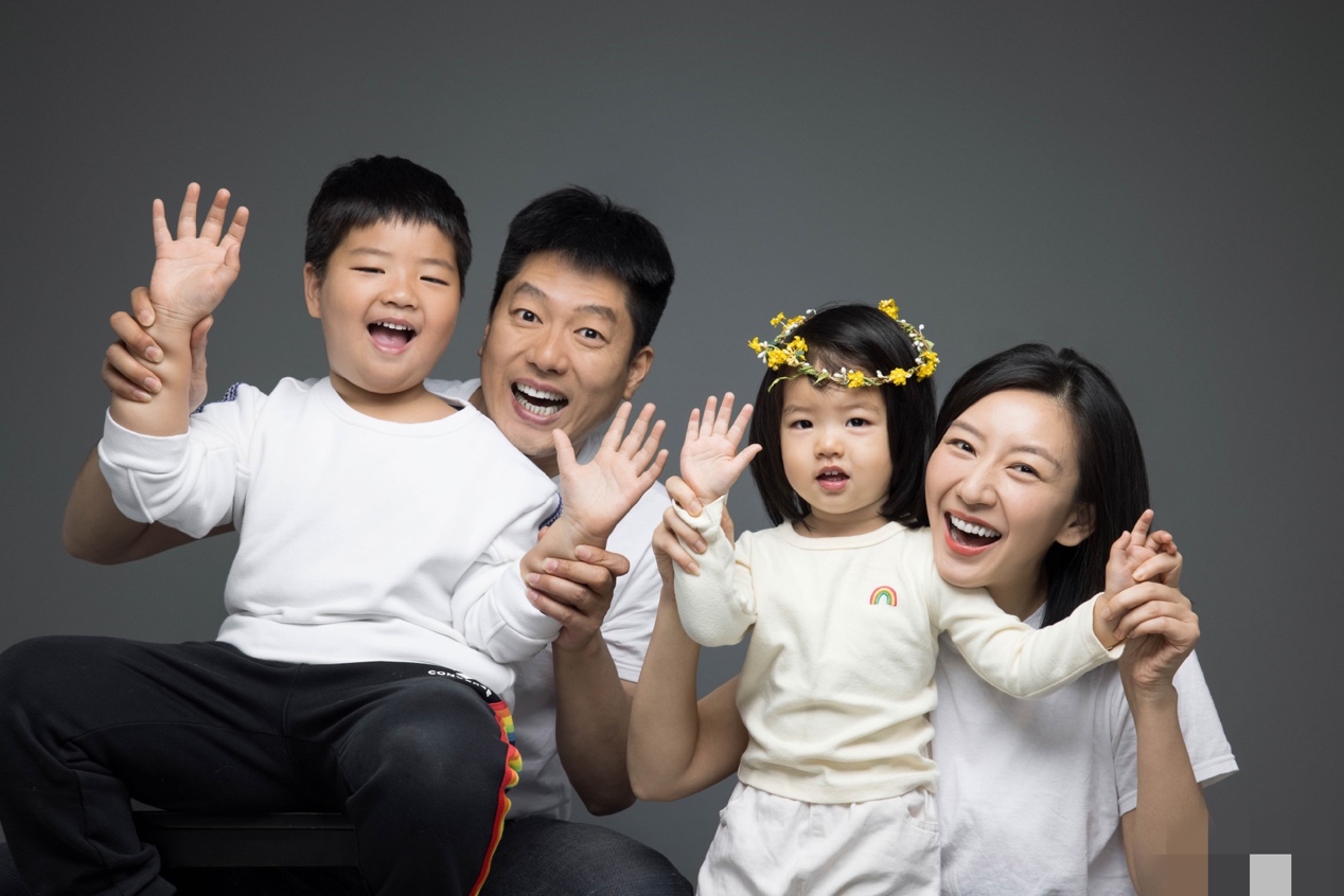 唐一菲自曝新人期受欺负，称导演拽她耳环撒气