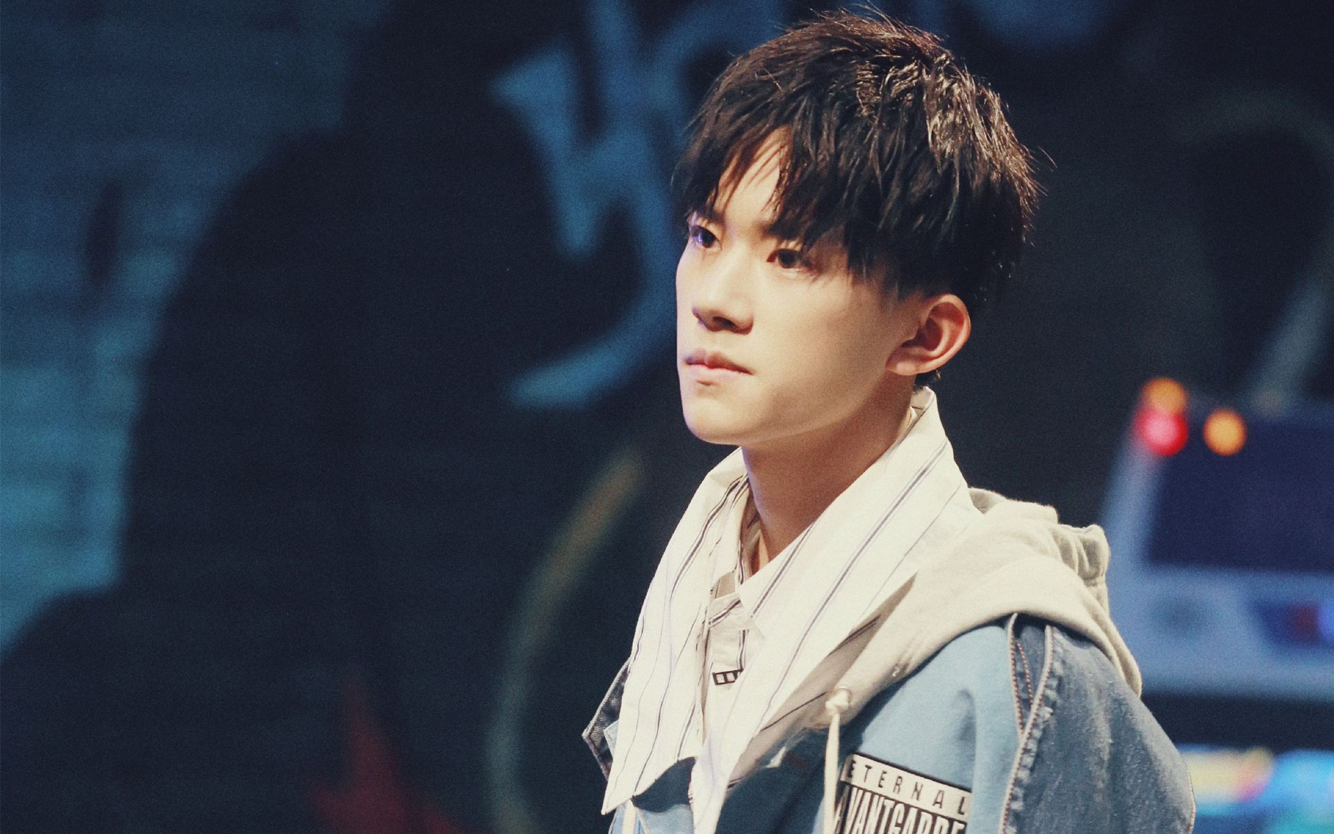 1000 royal seal ascend easy melt the magazine opens year of the title page of a thread-bound book, eyes of friend gram boy is firm and persistent, 