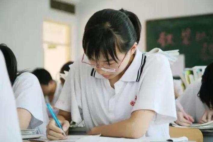 北大教授“吐槽”学渣女儿火了，相比下，“疯魔鸡娃”父母才可怕