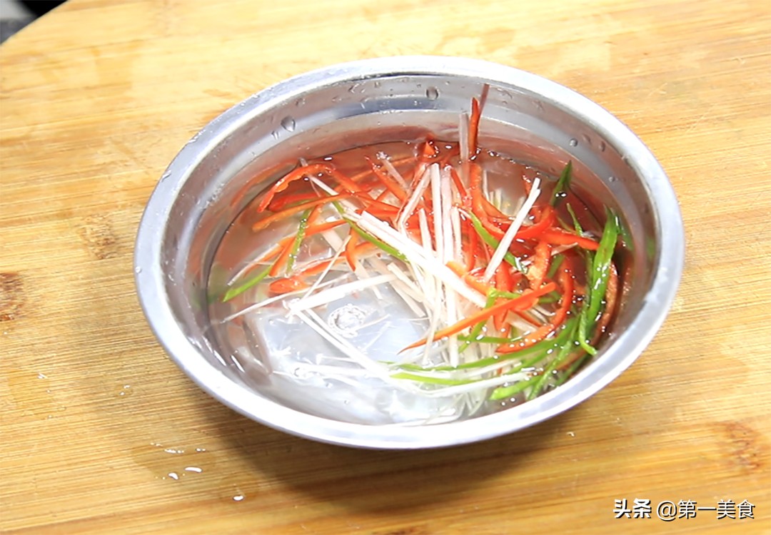 圖片[5]-夏天雞肉就要這樣吃 大廚分享紅油雞絲 獨特料汁 香辣開胃-起舞食譜網