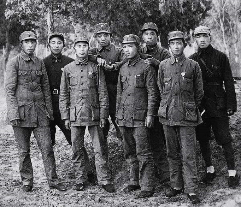 湖北农民说自己曾是红军团长，来到军区被人拦下，司令亲自迎接