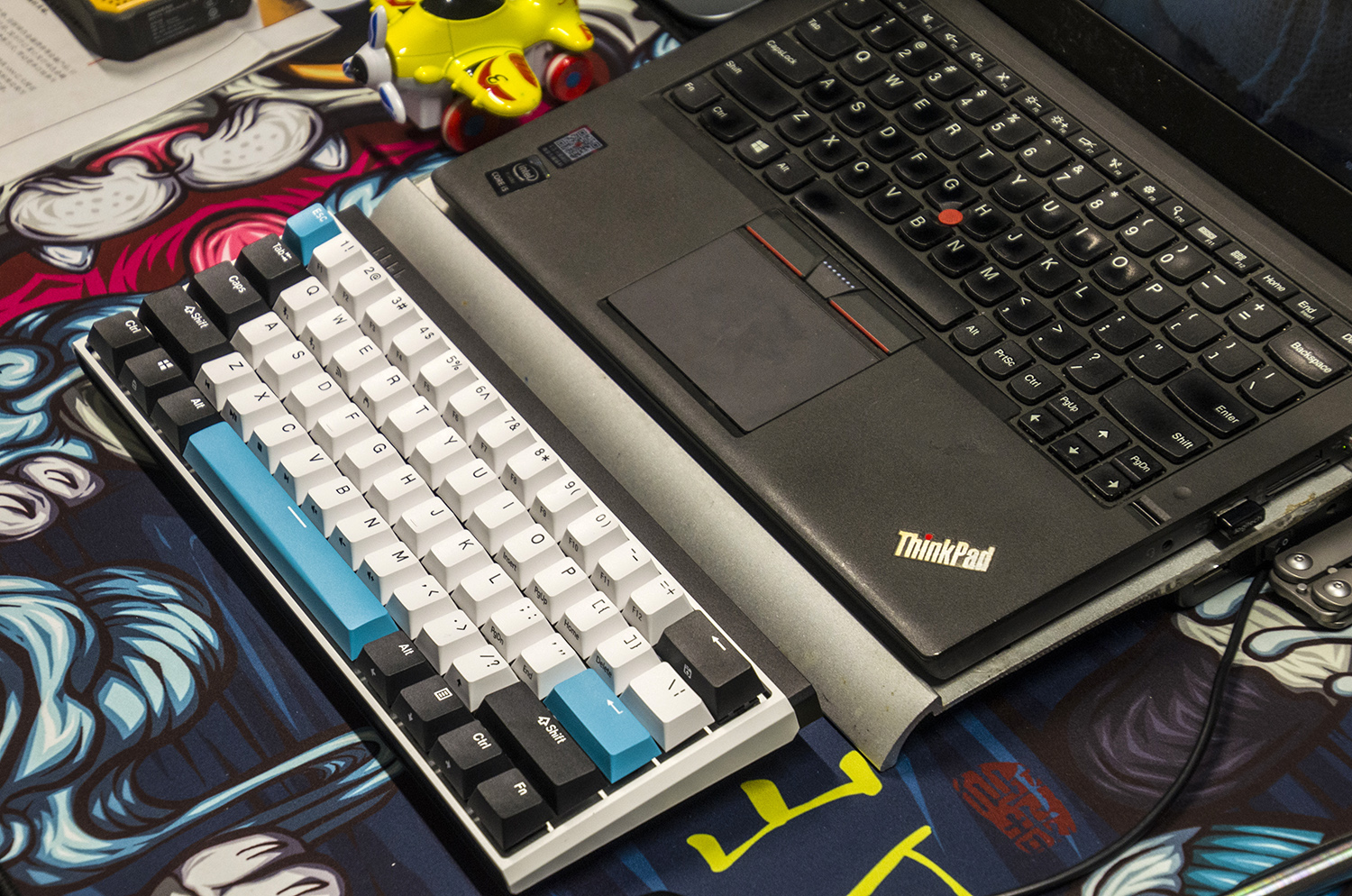 三模连四机、指尖轻巧舞：杜伽K330W机械键盘