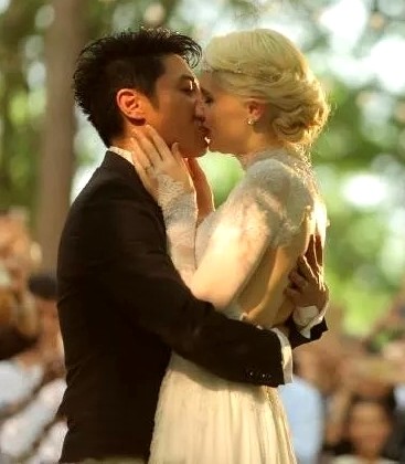 撒贝宁一家四口露面，龙凤胎首曝光，女儿穿千