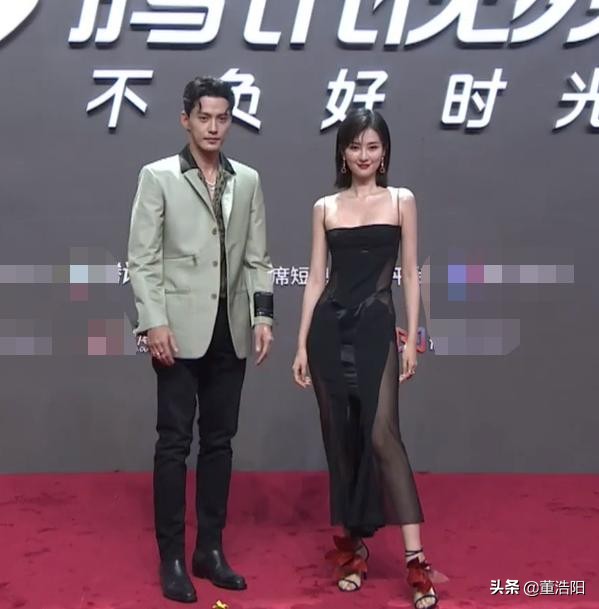 星光红毯众星造型：乔欣透视装抢镜，热巴大秀