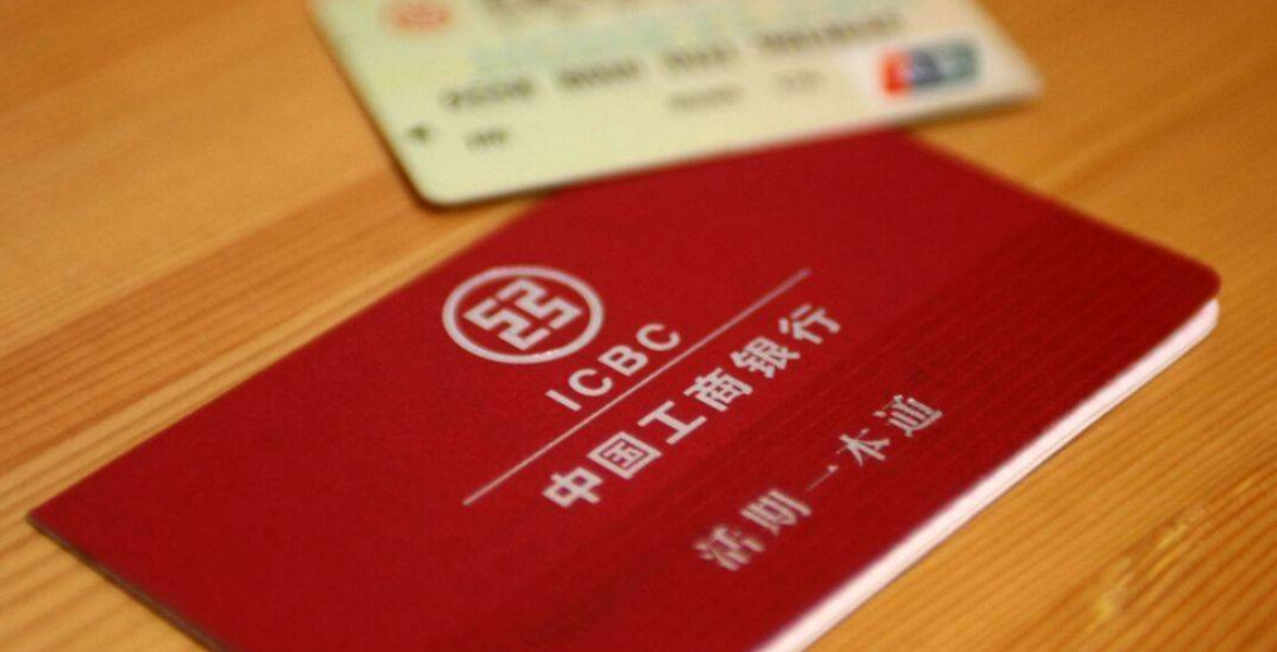 银行掀起办存折热潮？年轻人“扎堆”去银行办存折，发生了什么？