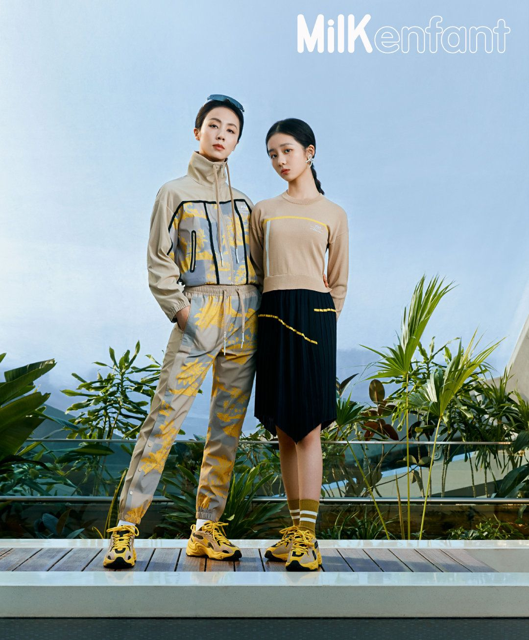 黄多多首组个人大片，复古雀斑妆终于不苦相，