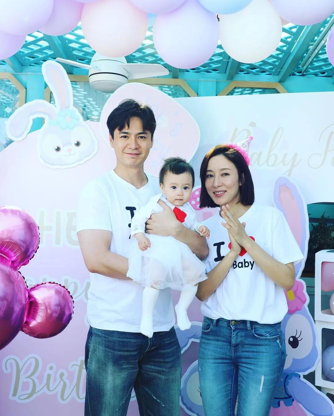 楊怡羅仲謙夫婦為女兒慶生，畫面溫馨有愛，1歲小珍珠可愛似爸爸