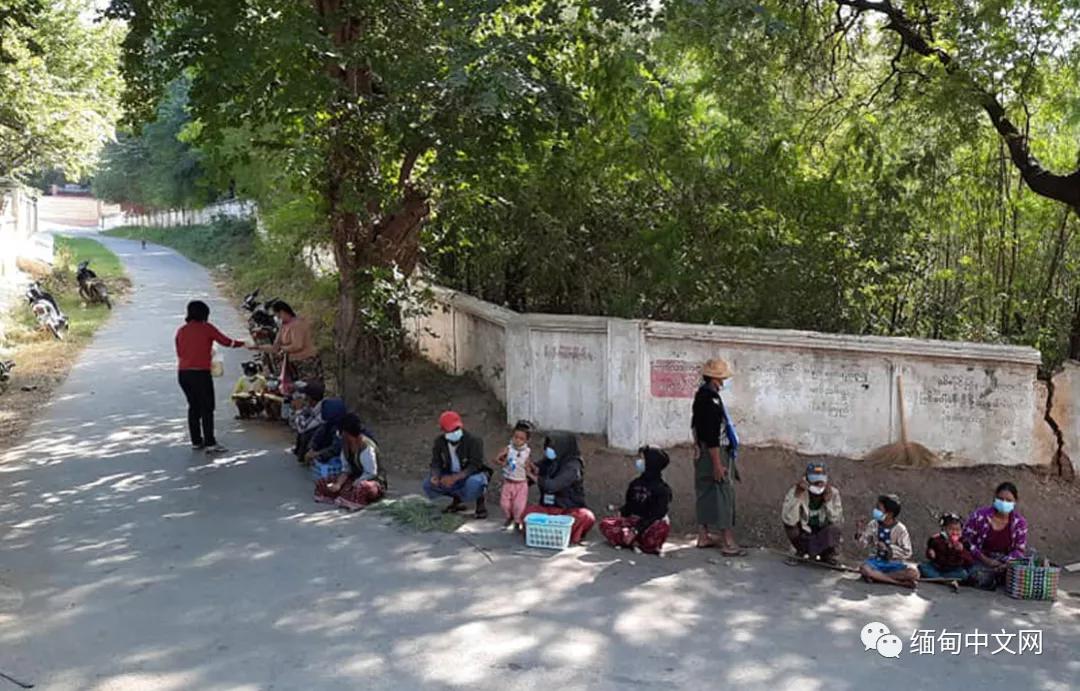 太慘了！ 緬甸上百人排隊乞討！ 沒辦法只能吃別人的剩飯剩菜