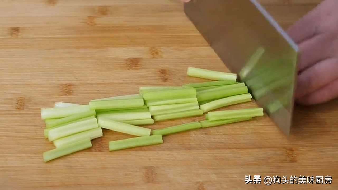 麵條別煮著吃了，教你一個做法，我家一周能吃上6回，比肉還香