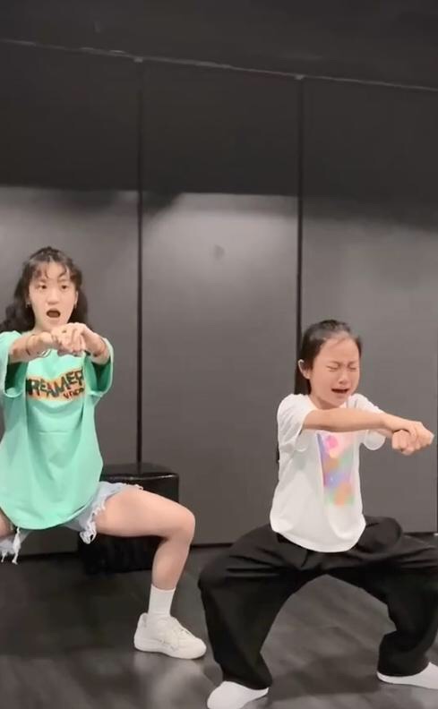 哭喊太惨的甜馨“坑惨”亲妈？李小璐面临新一波“讨伐”冤不冤？