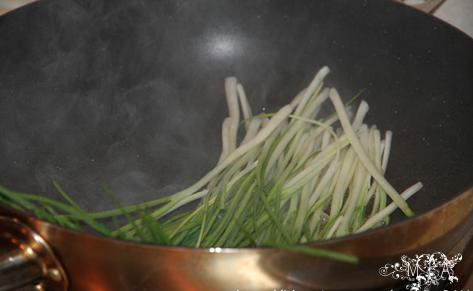 图片[3]-葱烧鲫鱼的做法步骤图 吃的连汤都不剩的鲫鱼做法 非常入味没-起舞食谱网