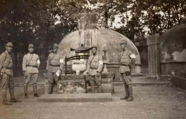 侵华战争时，日军军部下令严禁破坏这三人的陵