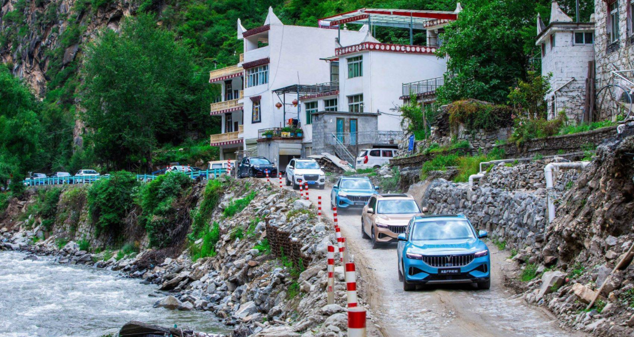 铁索仍寒 蜀道不难 岚图FREE六万公里长距离挑战车队挺进四川