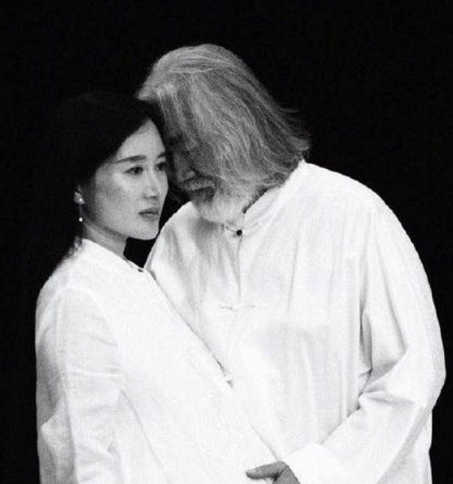 张纪中小31岁老婆回应恶评不带一个脏字不愧是大师身边的女人