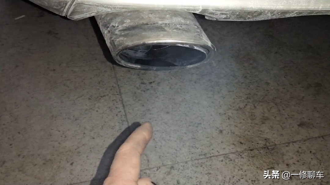 買二手車時最怕發動機有問題，小伙三步教會你檢查，非常簡單實用