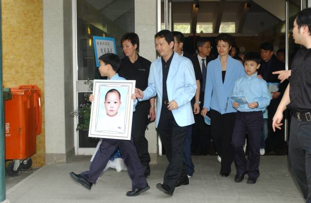 廖啟智遺孀守護丈夫細節：冷靜決定治療方案每天陪護為夫換紙尿褲