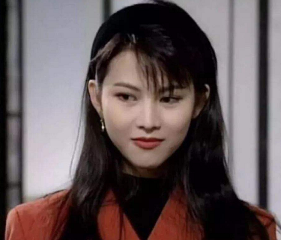 蔡少芬年轻时也是香港女神，秒杀现在圈中很多