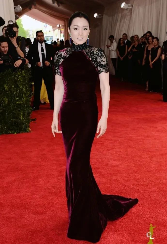 穿旗袍去奥斯卡的巩俐，才是红毯鄙视链的王者