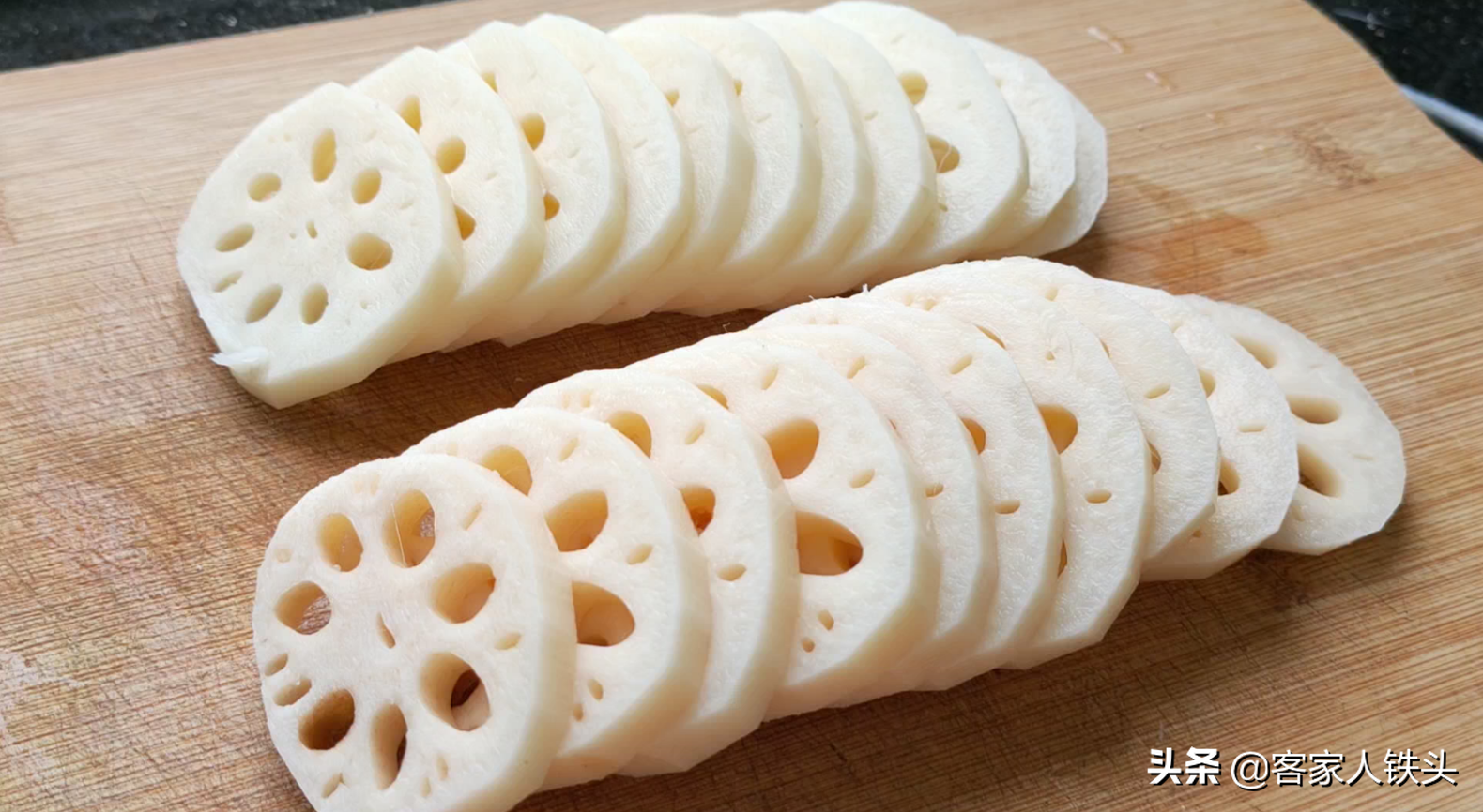 蓮藕片新鮮吃法，不油炒不煎炸，十多分鐘出鍋，爽脆好吃待客不錯