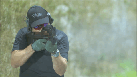 说到PDW你首先想到的就是它——比利时P90单兵自卫武器