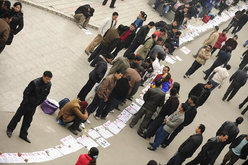 “彩礼贷”背后:跪着结婚,到底寒不寒碜?