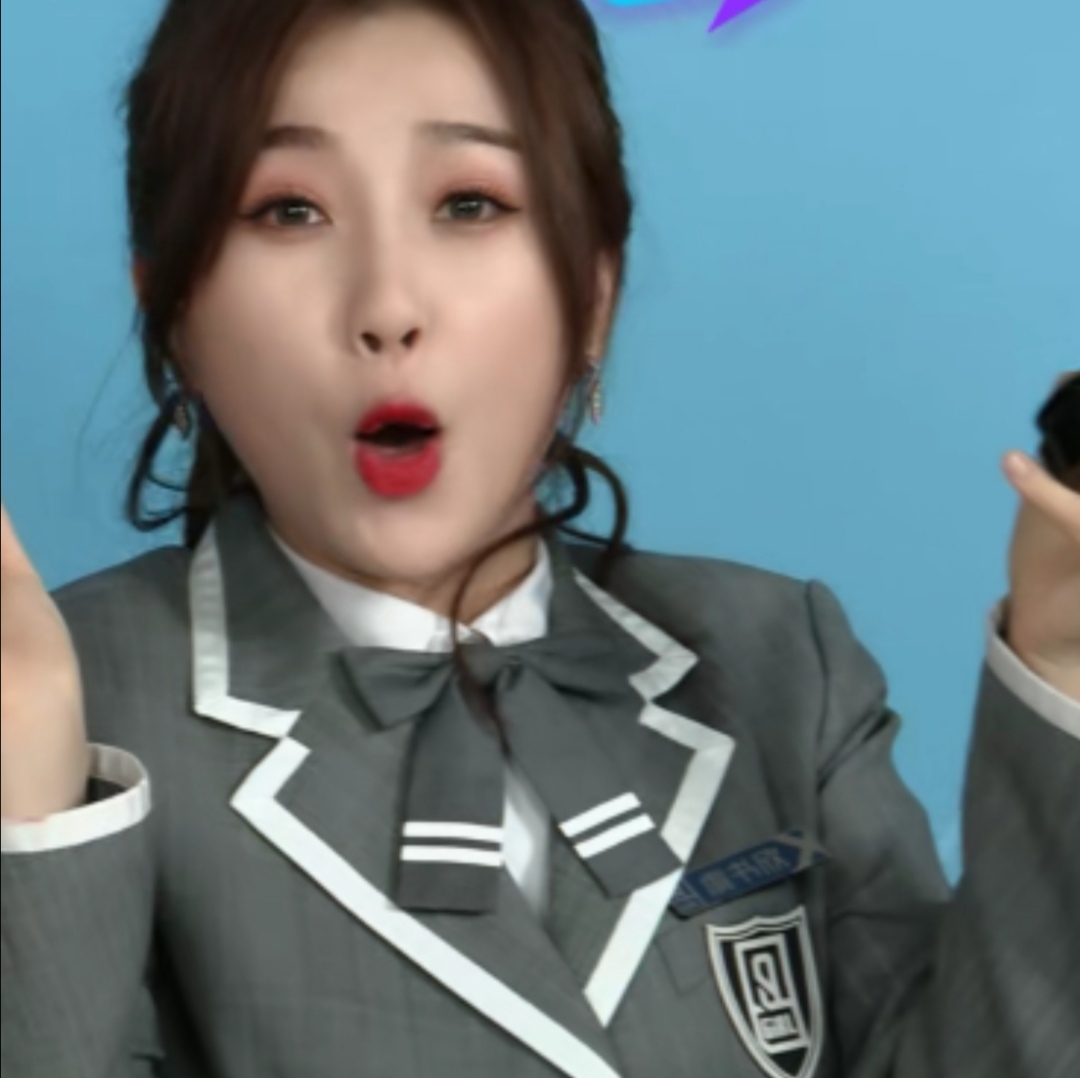 刘雨昕热度高过李佳琦，虞书欣回怼他的口误，