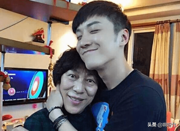 乔任梁去世5年后，乔妈妈却被骂上热搜，被迫公开道歉