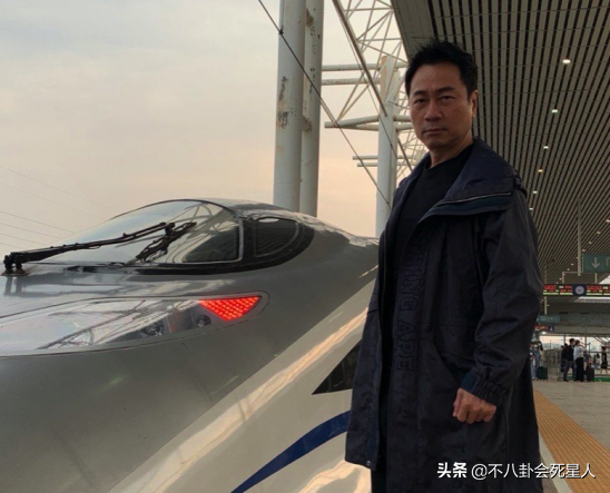 港星進軍內地遇難題：陳偉霆不會手機支付，張柏芝習慣用現金付款